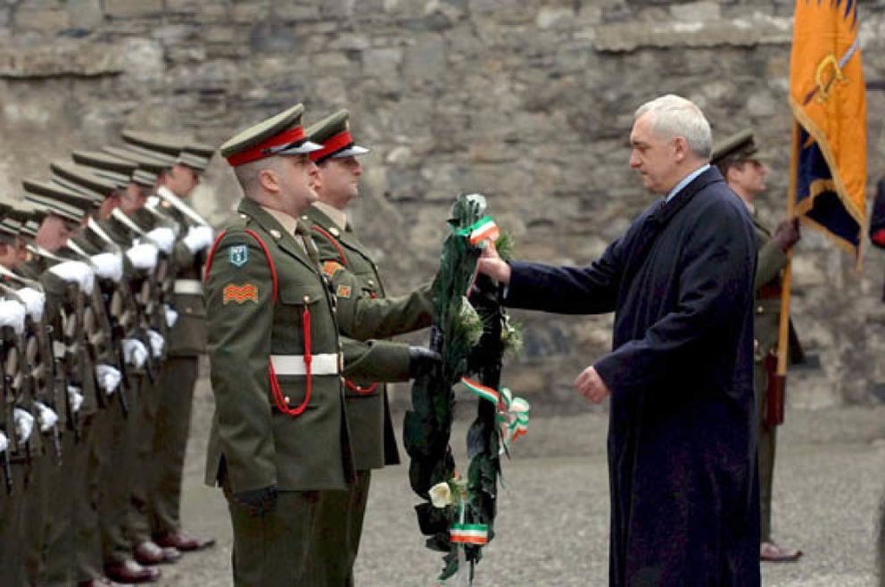 Foto: Ahern aboga por la reconciliación de Irlanda en la conmemoración del Alzamiento de Pascua