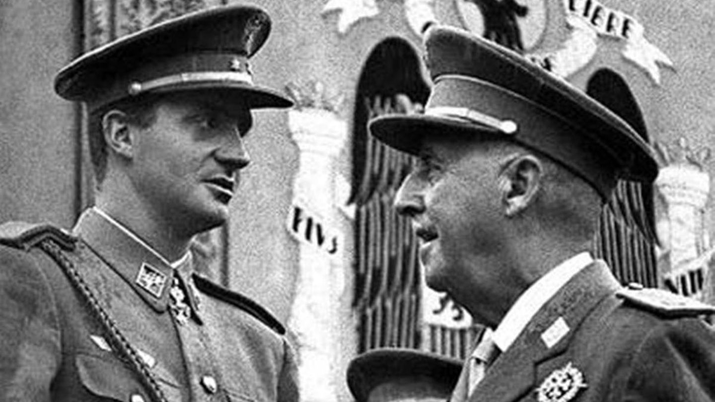 El Rey don Juan Carlos, junto al general Franco. (EFE)