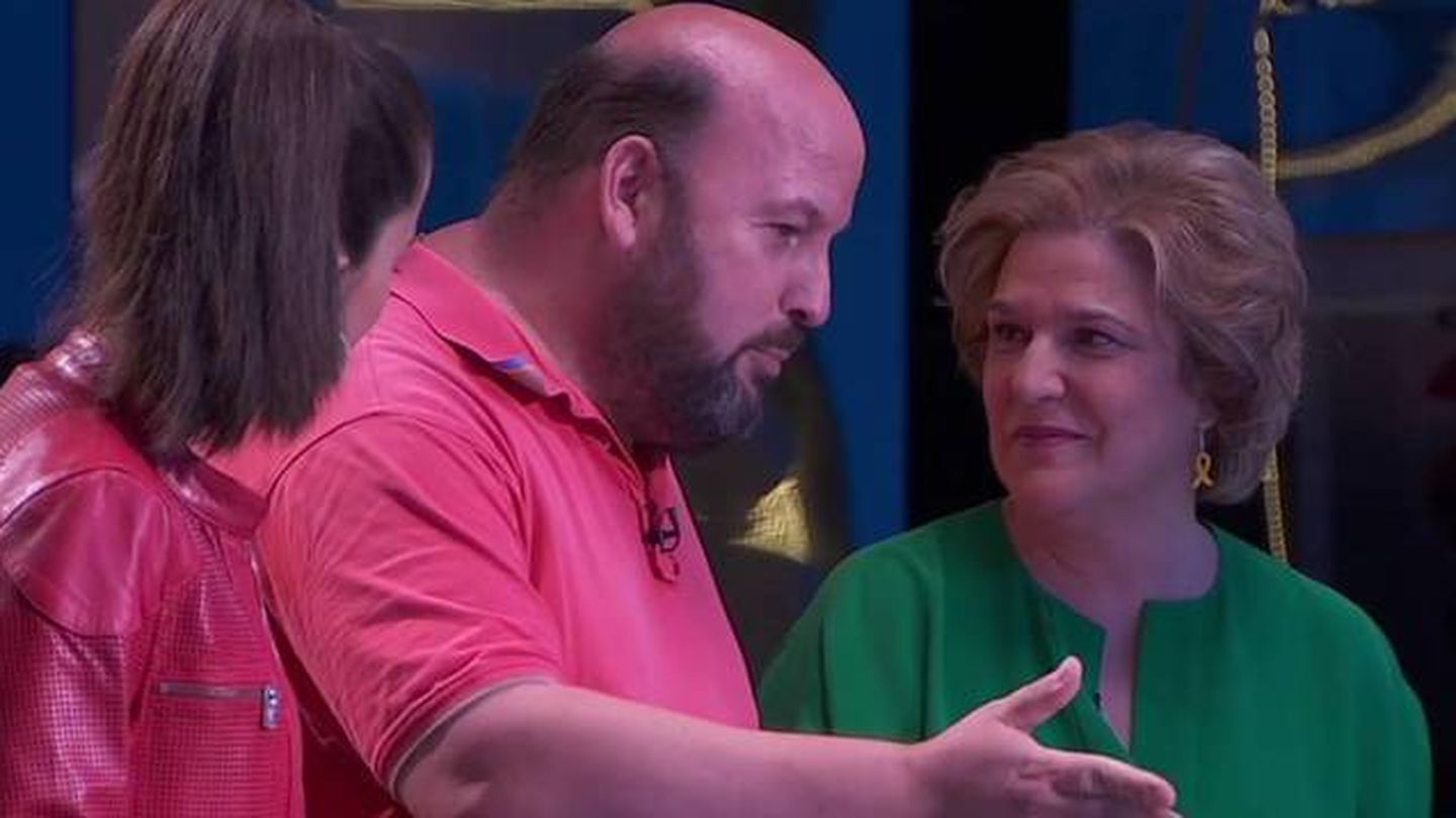 Pilar Rahola y su marido, Robert Cerdán, en el plató de 'Preguntes Freqüents'. (TV3).