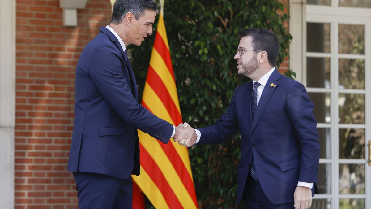 Así maltrata Aragonès al sumiso presidente del Gobierno 