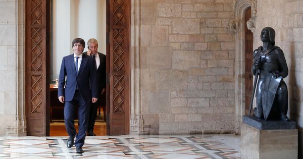 Foto: El presidente de la Generalitat, Carles Puigdemont, en el Palau. (Reuters)