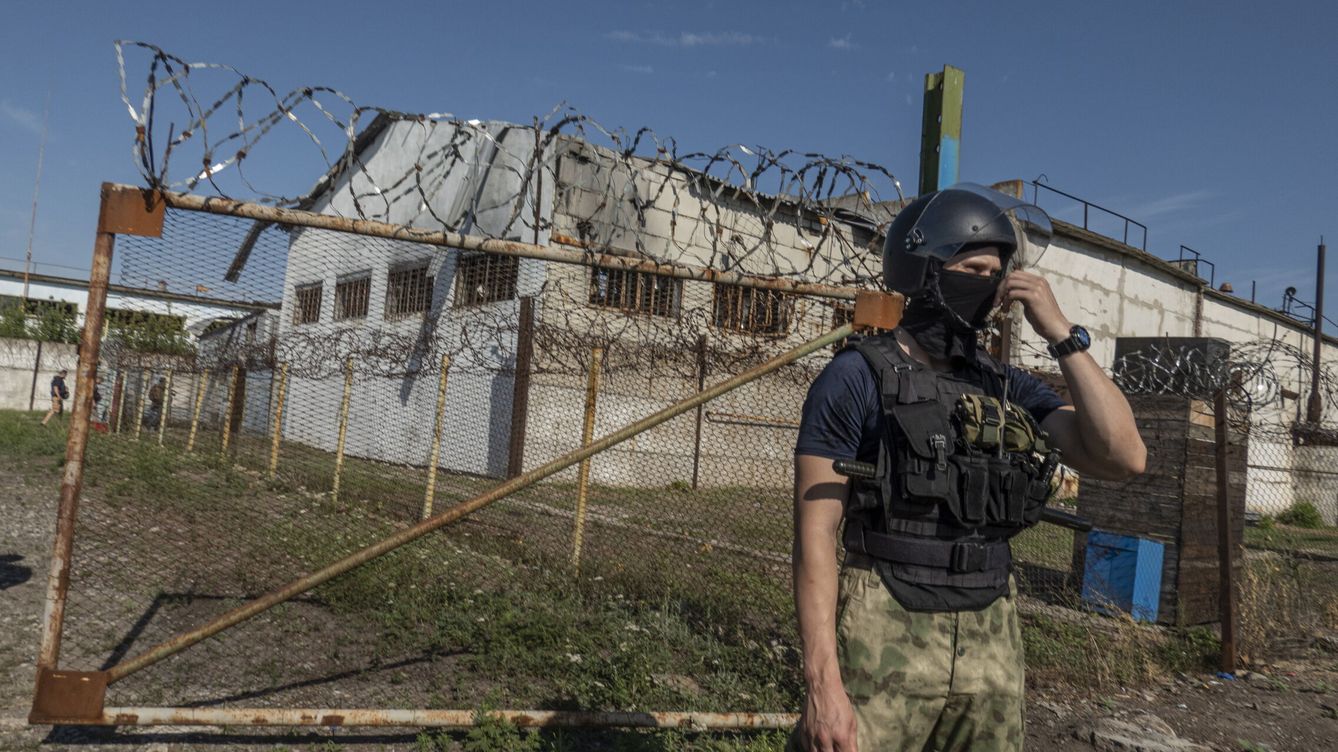 Foto: Visita organizada por el ejército ruso a la región de Donetsk. (EFE/Sergei Ilnitsky)