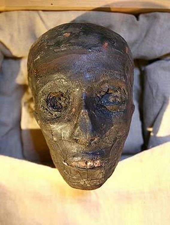 La momia del faraón expuesta. (Foto: EFE)