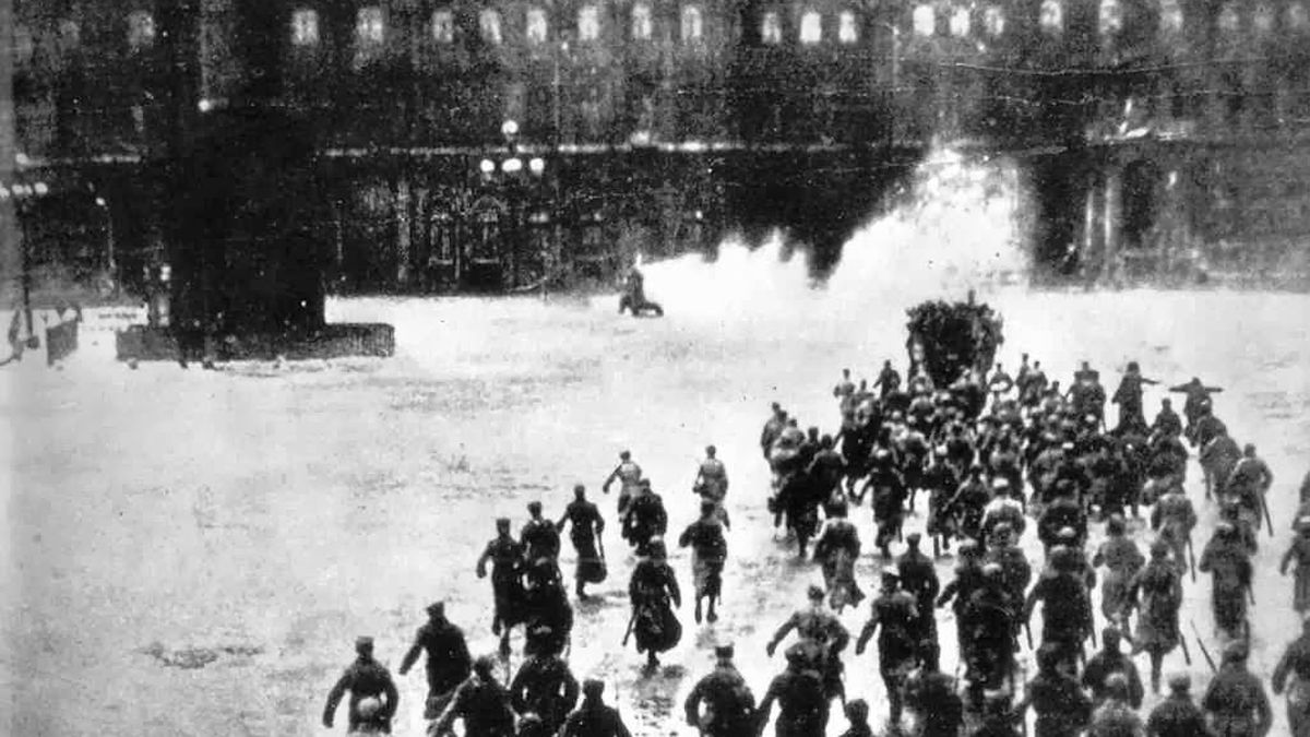 "¡Disparan al Palacio de Invierno!" Dos españoles en la Revolución Rusa