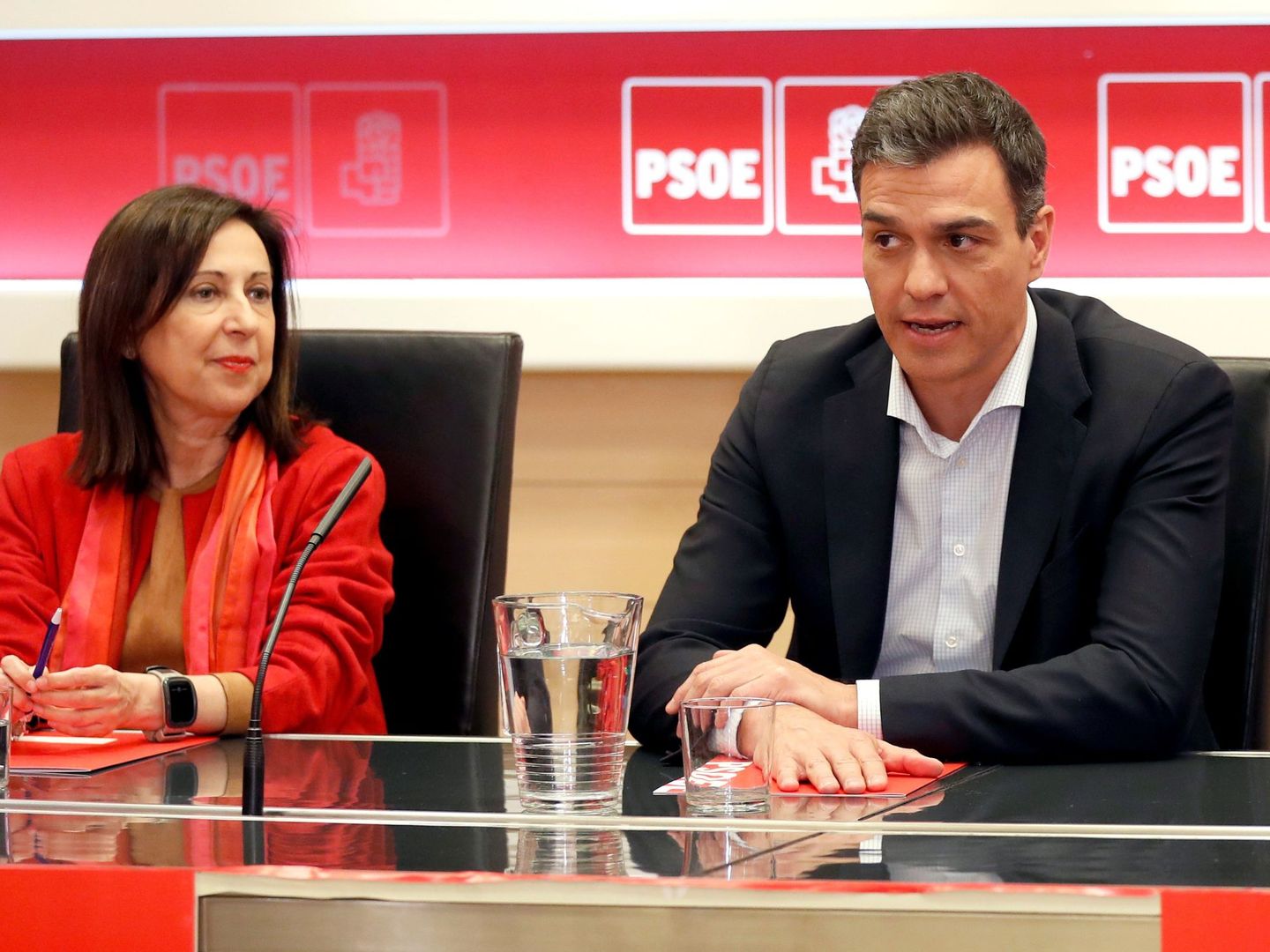 Margarita Robles y Pedro Sánchez en una imagen de abril. (EFE) 