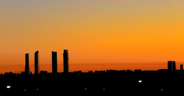 Foto: 'Skyline' de Madrid en un atardecer. (EFE)