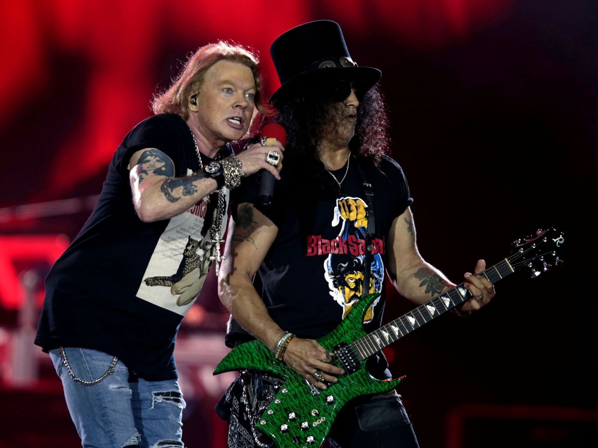 Foto: Axl Rose y Slash, cantante y guitarrista principal de la banda de rock. (Reuters)