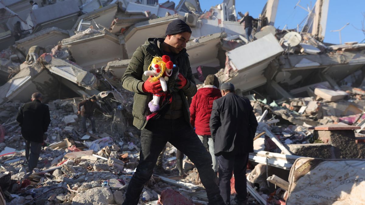 Cómo ayudar a las víctimas del terremoto de Turquía y Siria desde España: recogida de alimentos y donaciones
