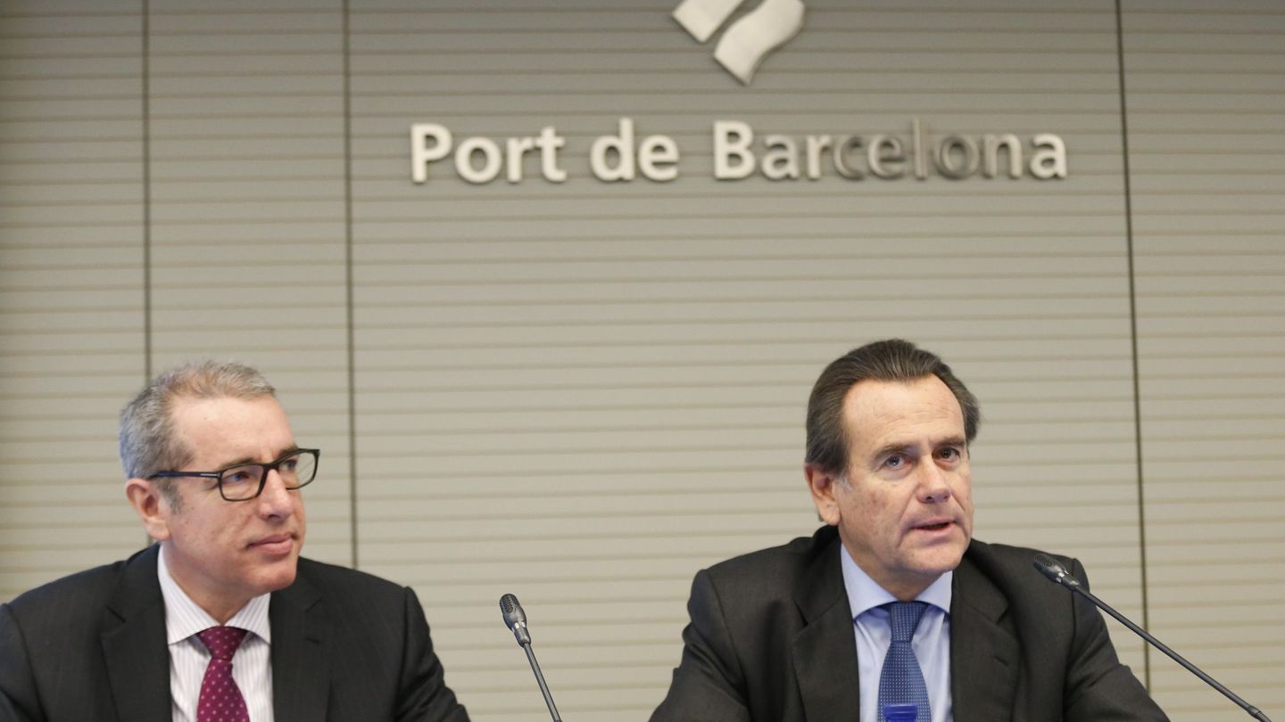 El presidente del Puerto de Barcelona, Sixte Cambra (d), y el director general, José Alberto Carbonell. (EFE)