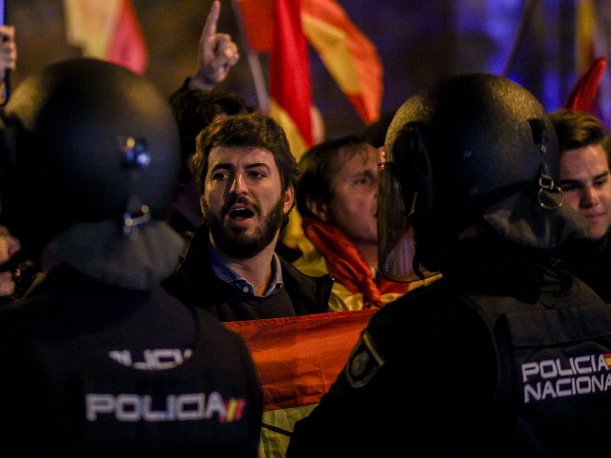 Foto: El vicepresidente de la Junta de Castilla y León, Juan García-Gallardo (Vox), durante una concentración en contra de la amnistía. (Europa Press/Ricardo Rubio)
