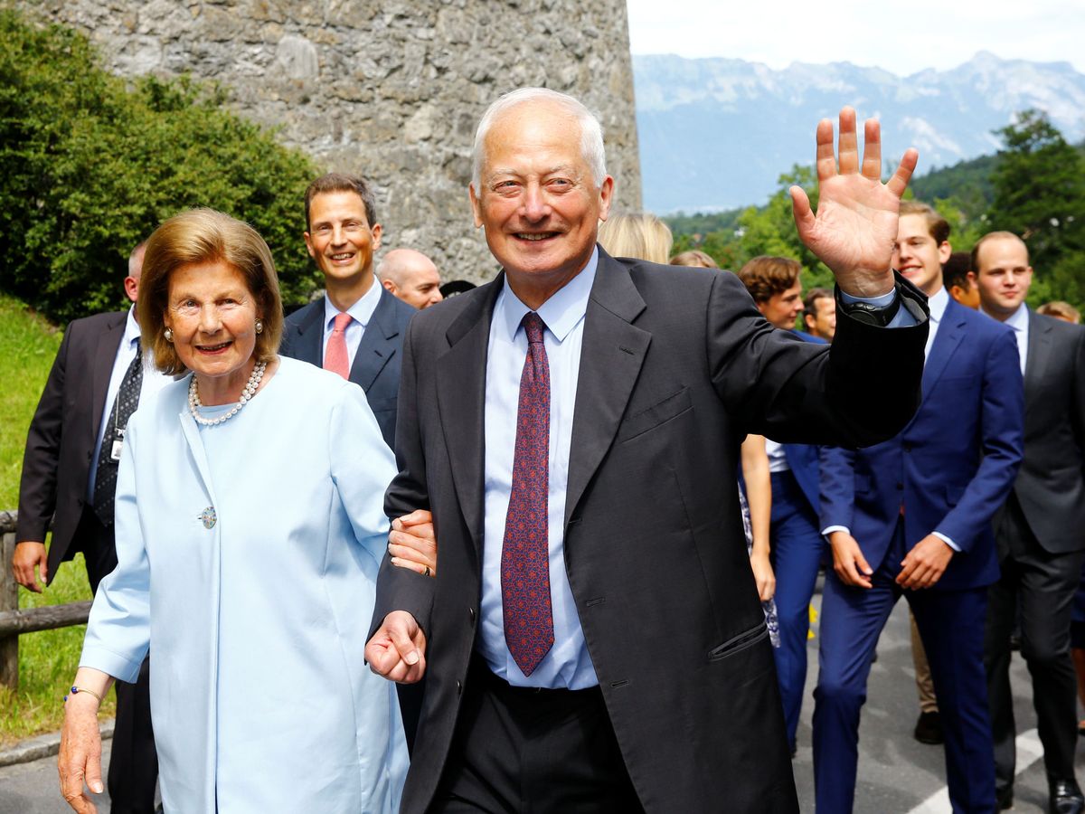 Foto: El príncipe Hans-Adam II de Liechtenstein y su esposa. (Reuters)