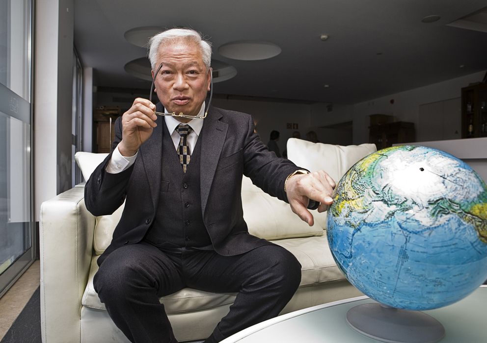 Foto: Choi Man Hin, el asiático más influyente de Portugal, durante la entrevista con 'El Confidencial'. (J. Marcos)