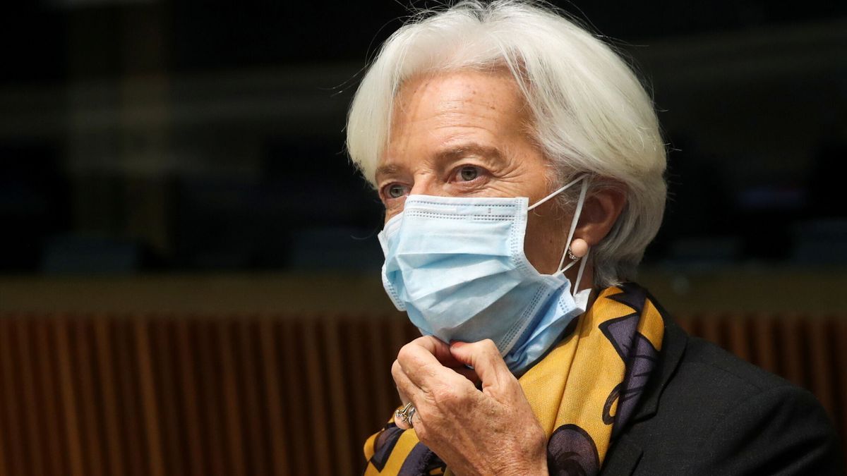 Lagarde cree "muy improbable" que suban los tipos de interés en 2022