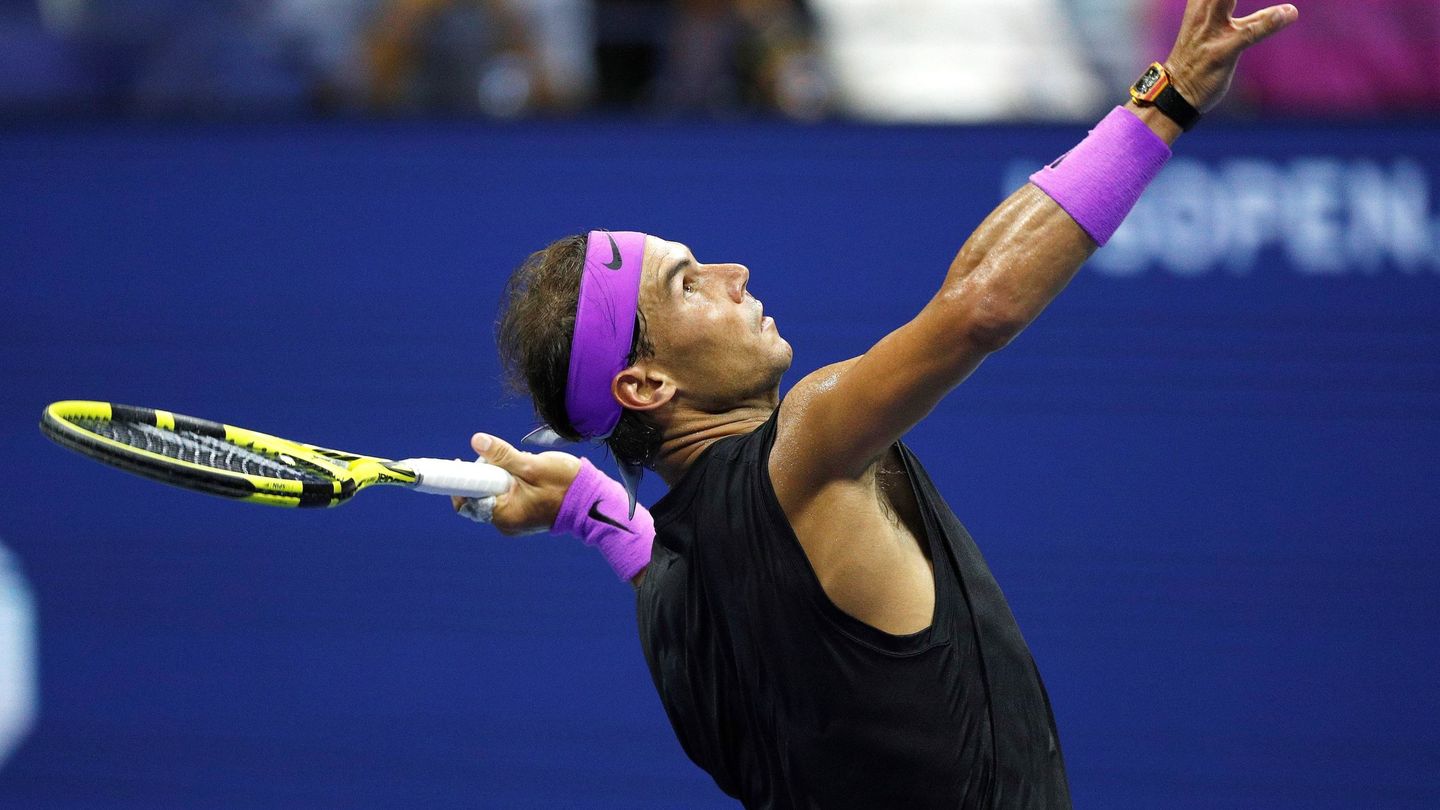 Rafa Nadal ejecuta un saque en el US Open. (EFE)