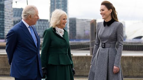 Kate Middleton: cita con sus 'suegros', guiño a Isabel II y un peinado muy Letizia