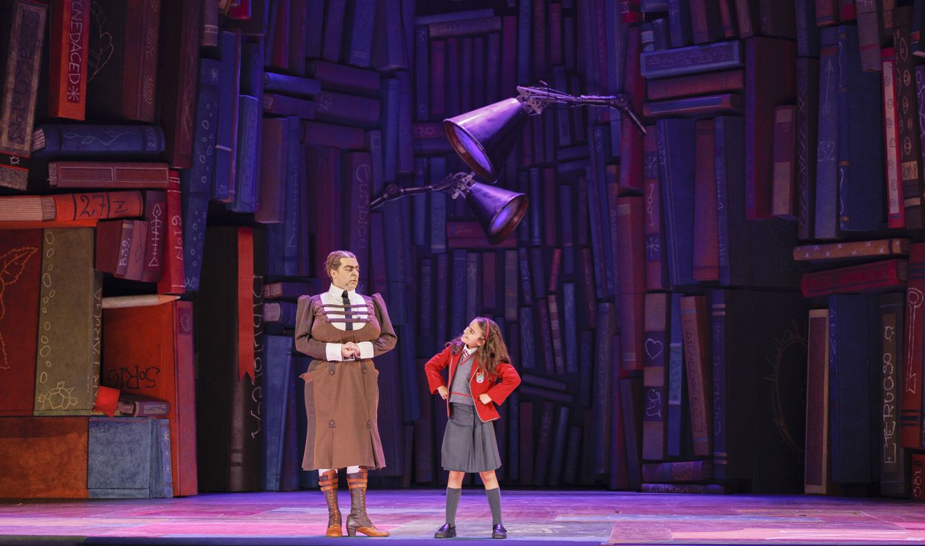 Matilda y Tronchbull, en el musical. (EFE) 