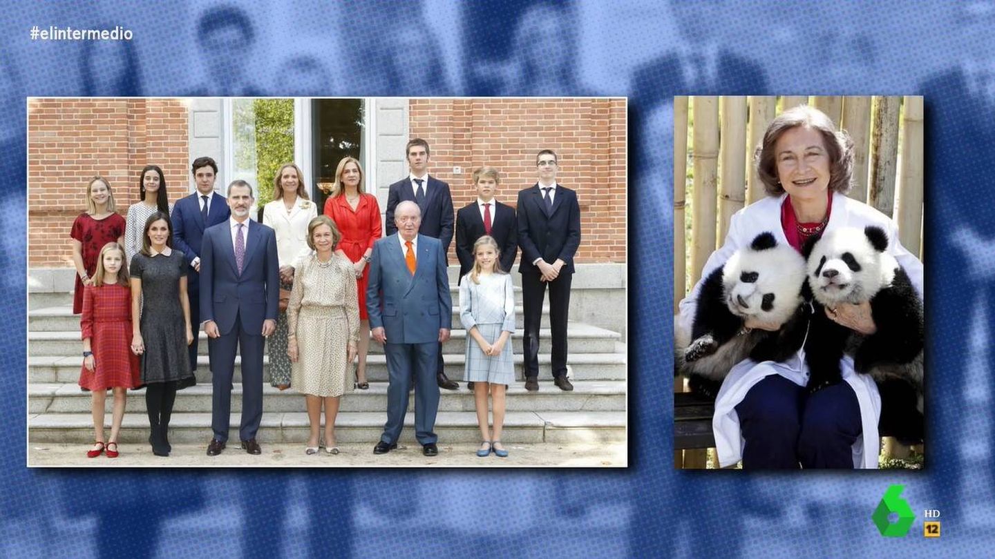 La familia Real y doña Sofía con dos crías de osos pandas. (Atresmedia)