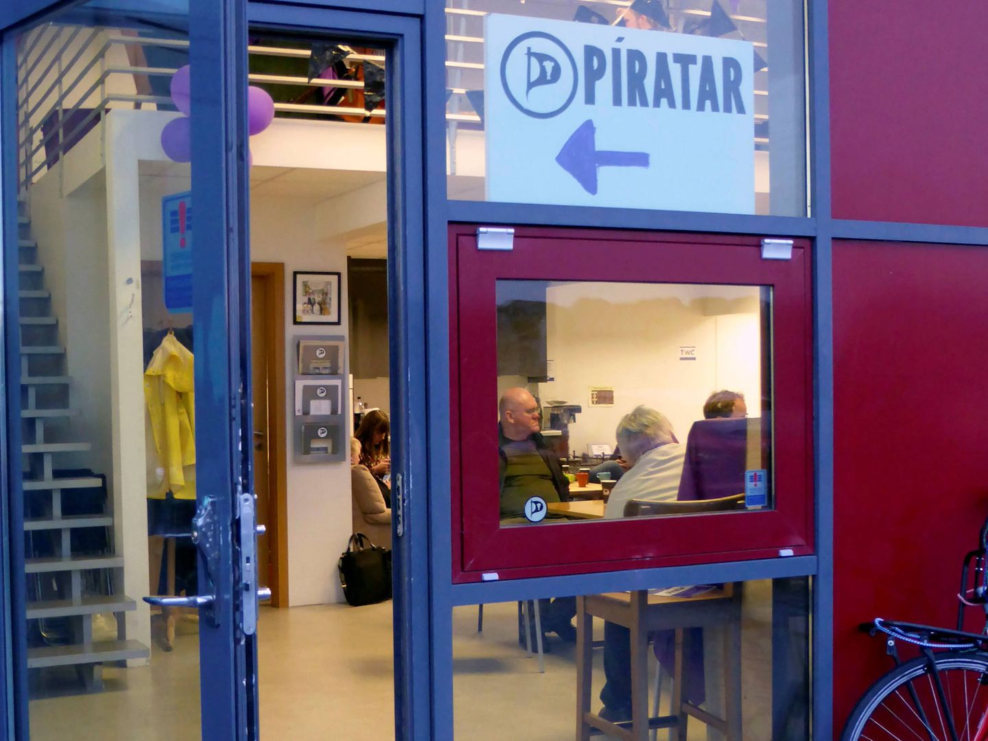 La entrada de la sede del Partido Pirata, en Reikiavik. (Reuters) 