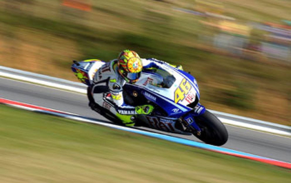 Foto: Rossi, pese a caerse, saldrá por delante de Lorenzo, Pedrosa y Elías