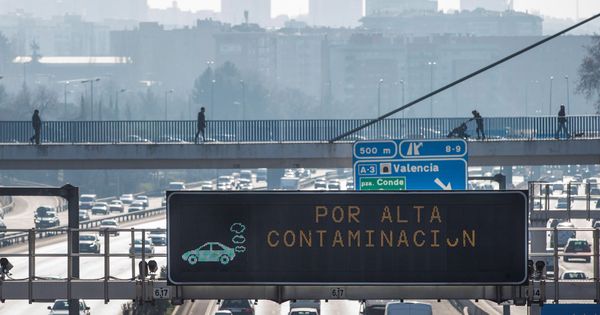 Foto: Alerta por alta contaminación en Madrid. (EFE)