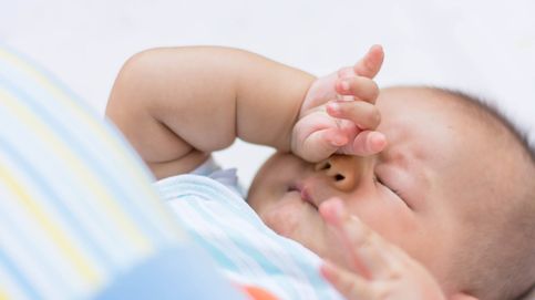 Noticia de Por qué los bebés se frotan los ojos con los puños (y cuándo preocuparse)