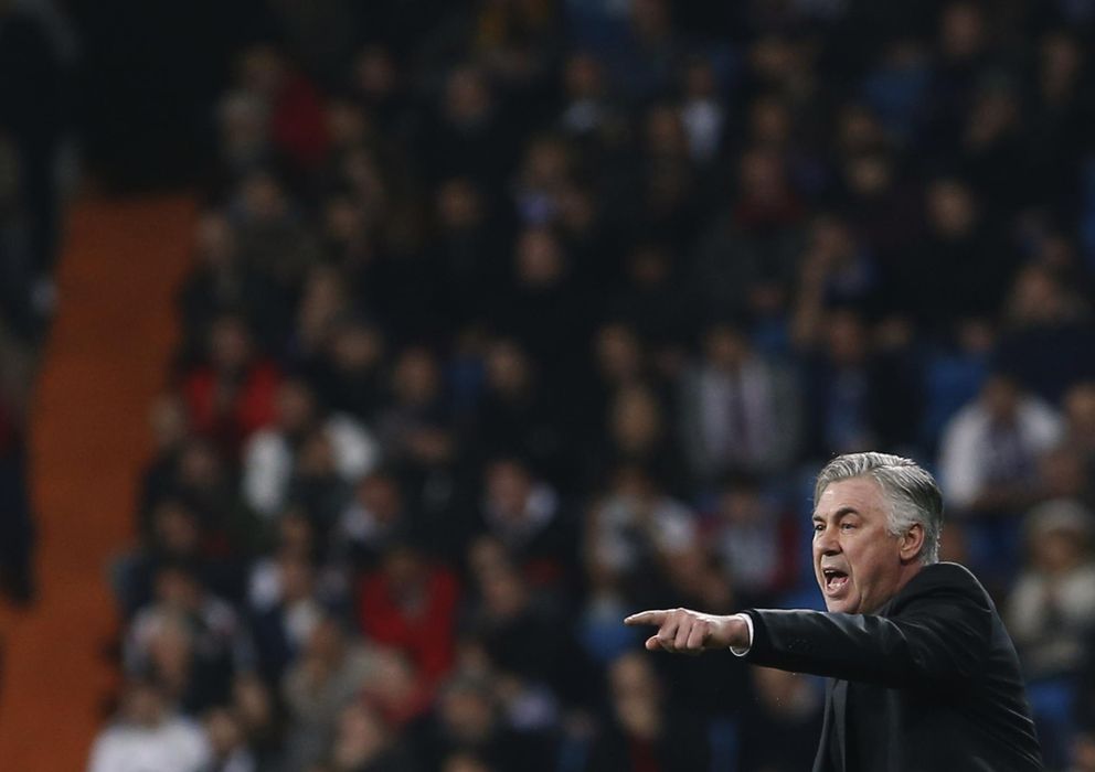 Foto: Ancelotti da instrucciones durante el Madrid-Osasuna (Reuters)