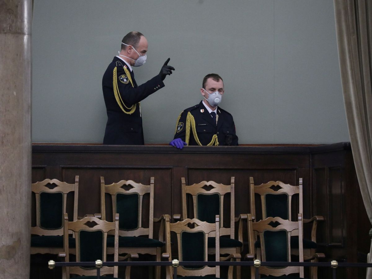 Foto: Seguridad del parlamento polaco. (Reuters)