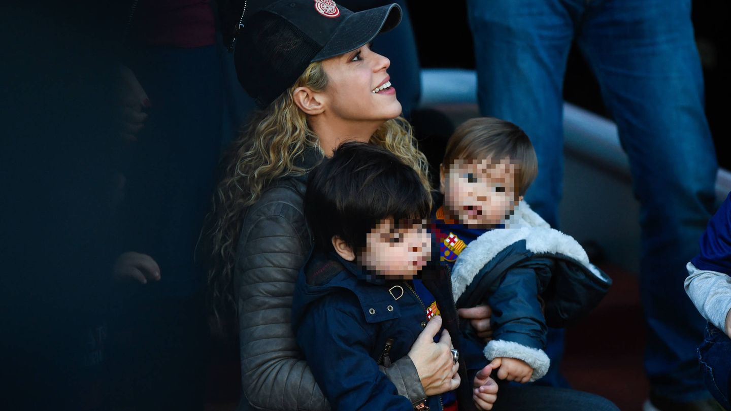 Shakira con sus hijos Milan y Sasha. (Getty)