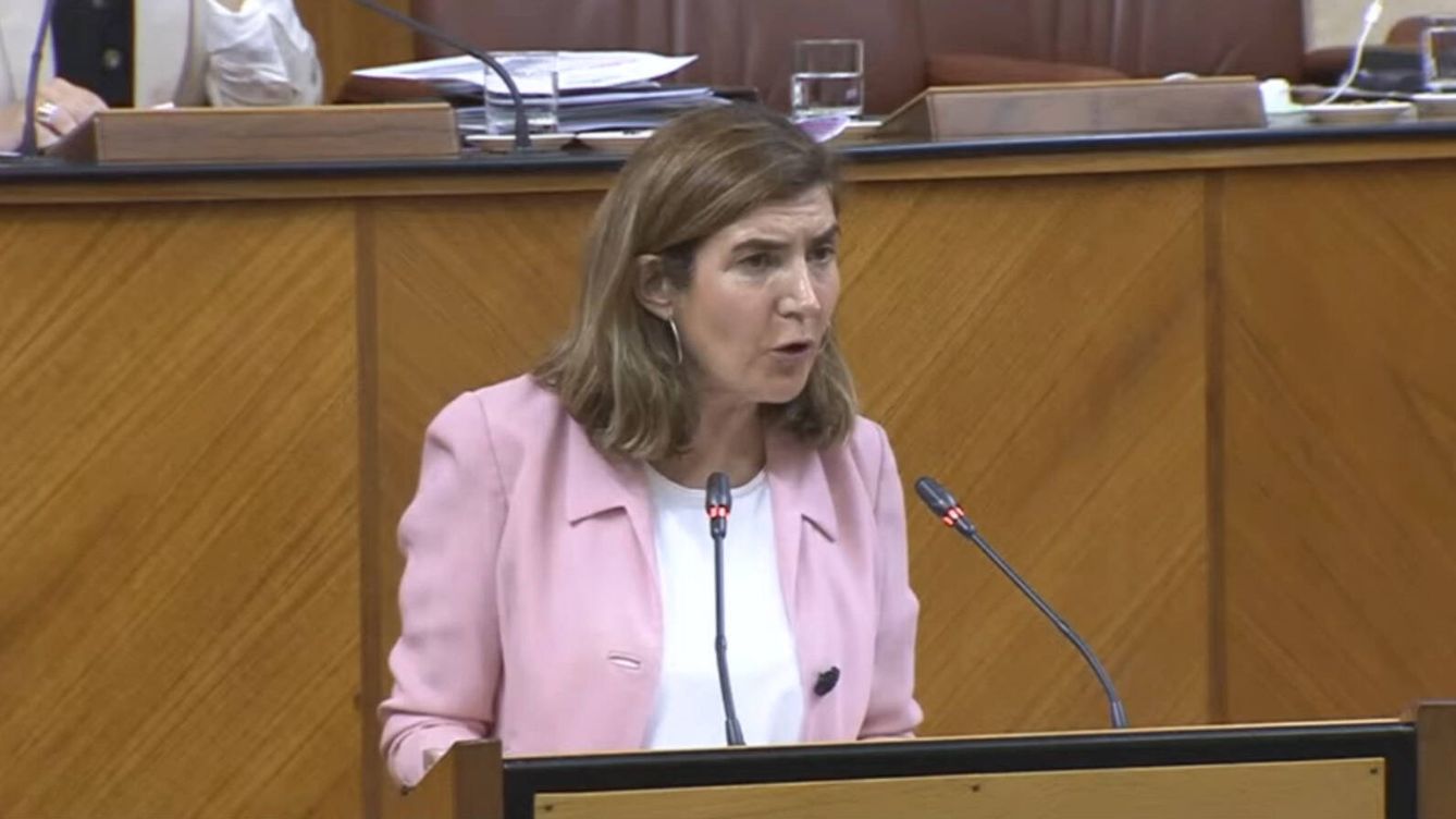 La consejera de Empleo de la Junta, Rocío Blanco, en el Pleno del Parlamento andaluz