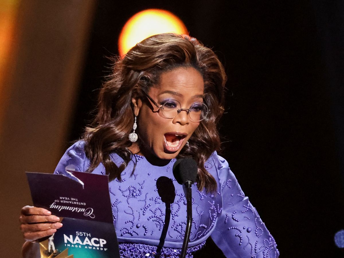 Foto: Oprah Winfrey presenta los premios del entretenimiento en Los Ángeles (Reuters)