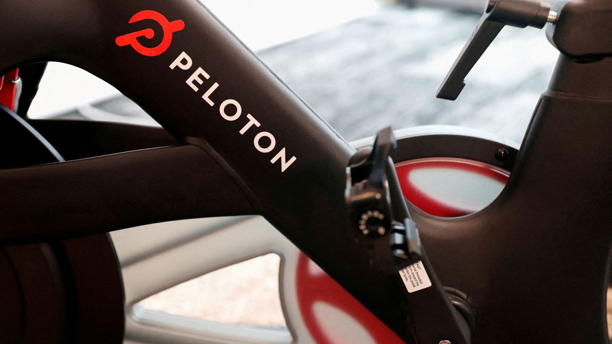 La caída del 'Netflix del fitness': Peloton deja de fabricar sus bicicletas para salvarse