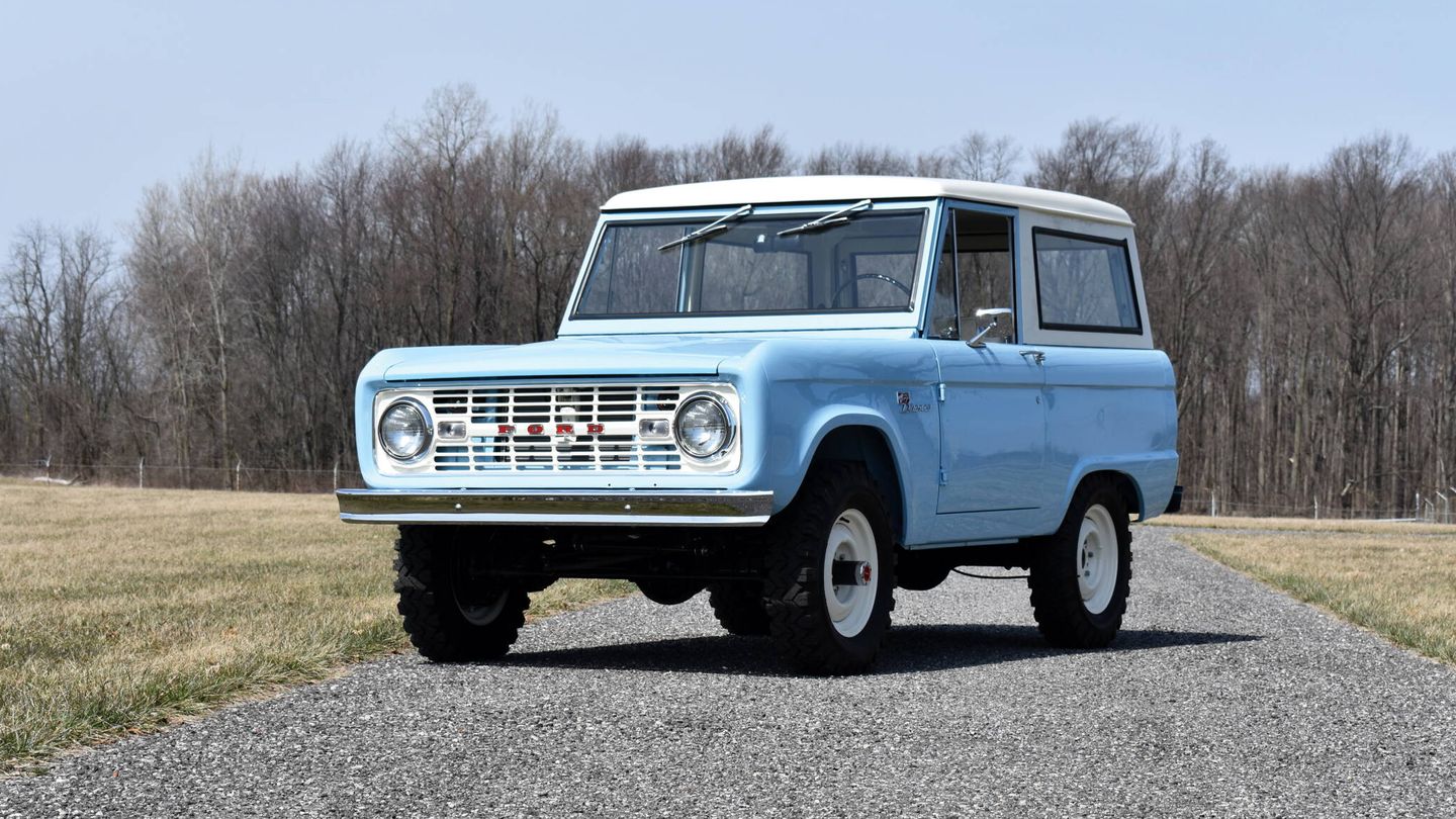 El primer Ford Bronco apareció en 1966, y rápidamente se convirtió en un éxito de ventas. (Ford)