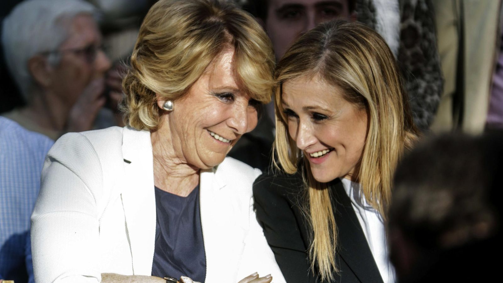 Foto: Las candidatas del PP a la Alcaldía y la Comunidad de Madrid, Esperanza Aguirre (i) y Cristina Cifuentes (d). (EFE)