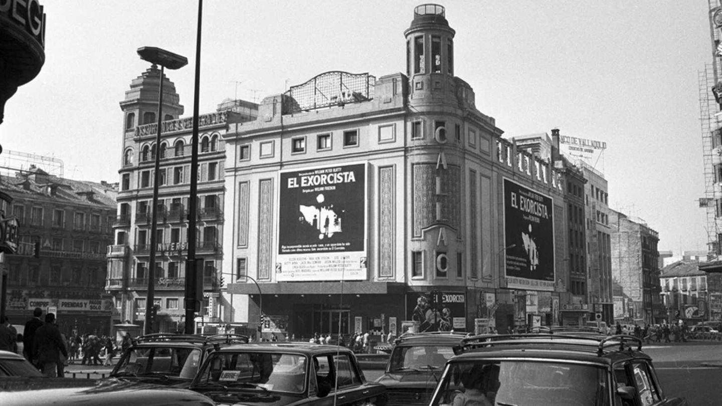 La fachada del cine Callao, en Gran Vía, en una imagen tomada en 1975 (Rtve)