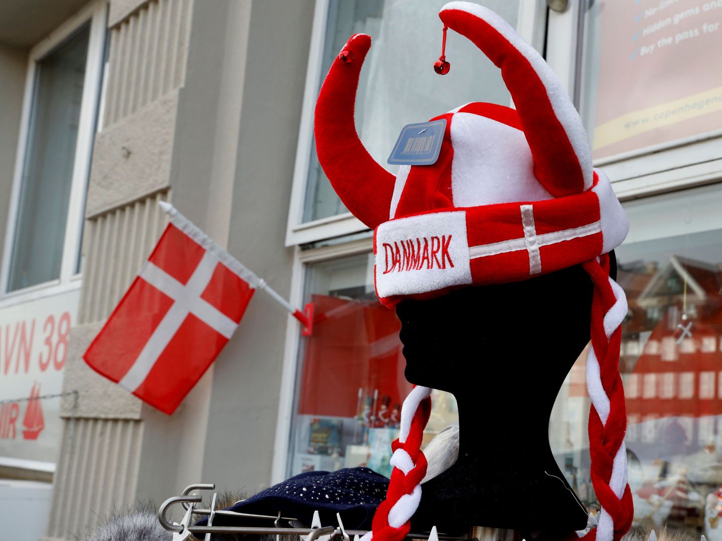 Un gorro vikingo, en una tienda danesa. (Reuters)