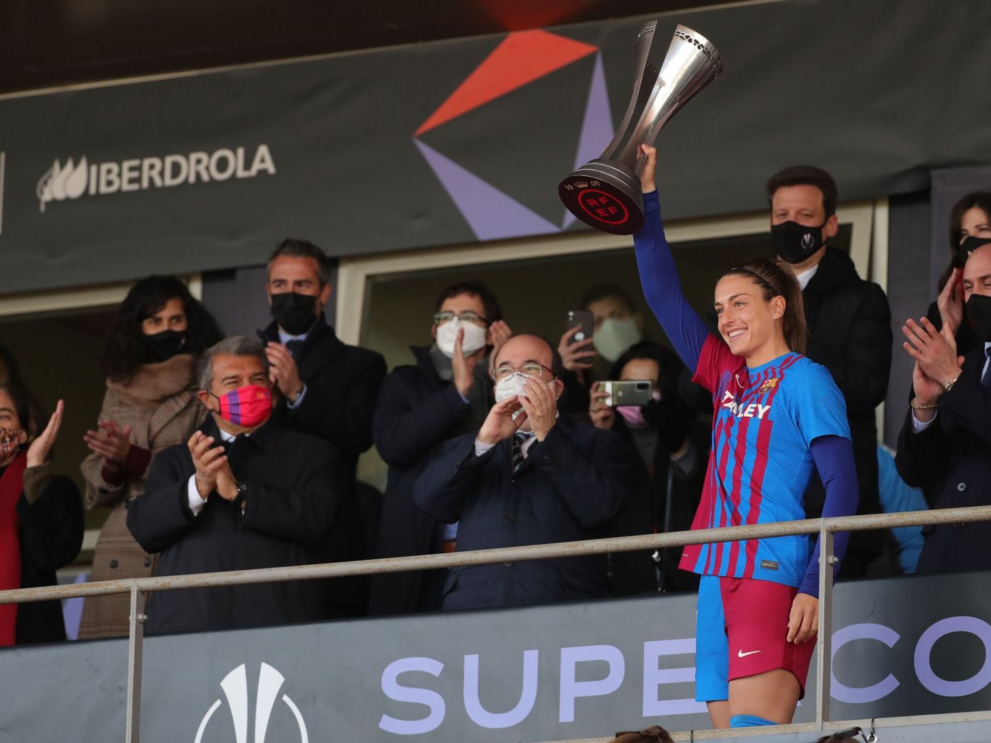 El ministro Miquel Iceta y Rubiales, en la final de la Supercopa de España femenina. (EFE/Juanjo Martín)