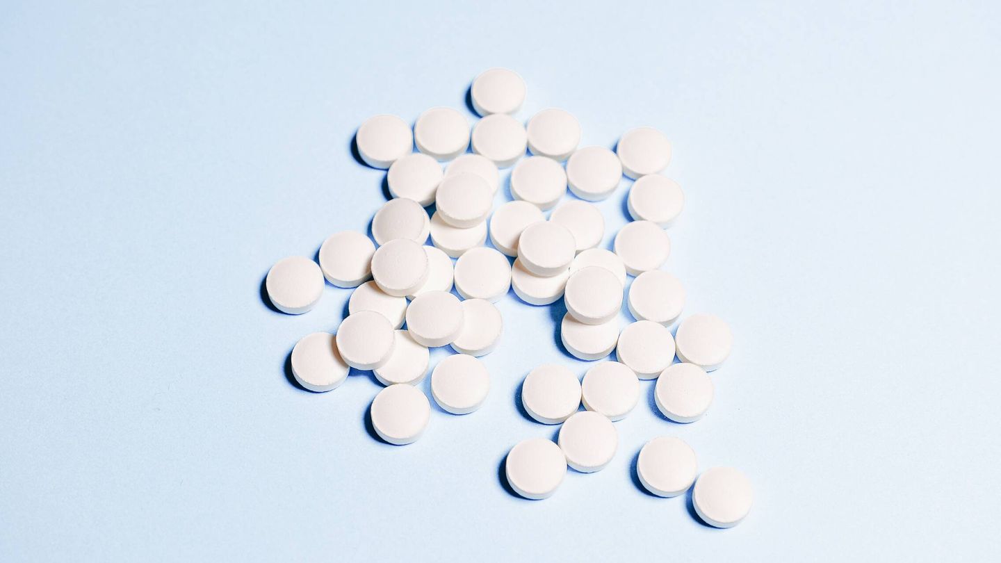 Los últimos estudios asocian la ingesta de aspirina con caídas fatales y un mayor riesgo de hemorragia interna (Pexels).