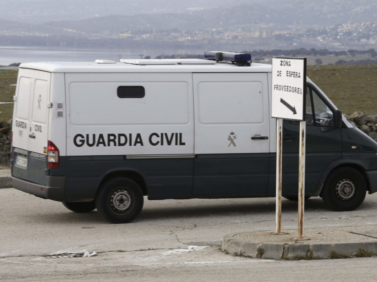 Foto: Llegada a la cárcel de Soto del Real de un furgón de la Guardia Civil.EFE/Angel Díaz
