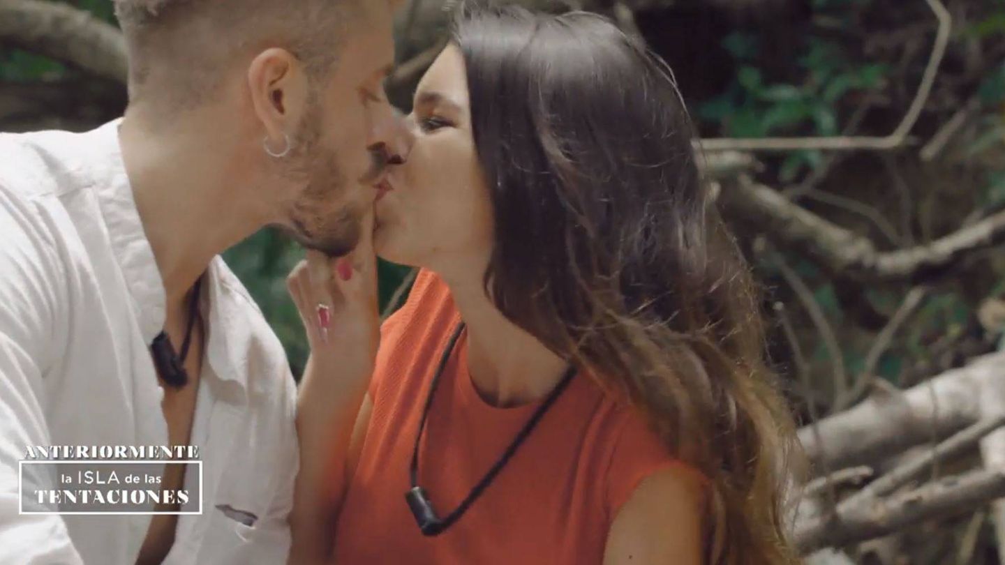Primer beso de Andrea con Óscar. (Mediaset España)