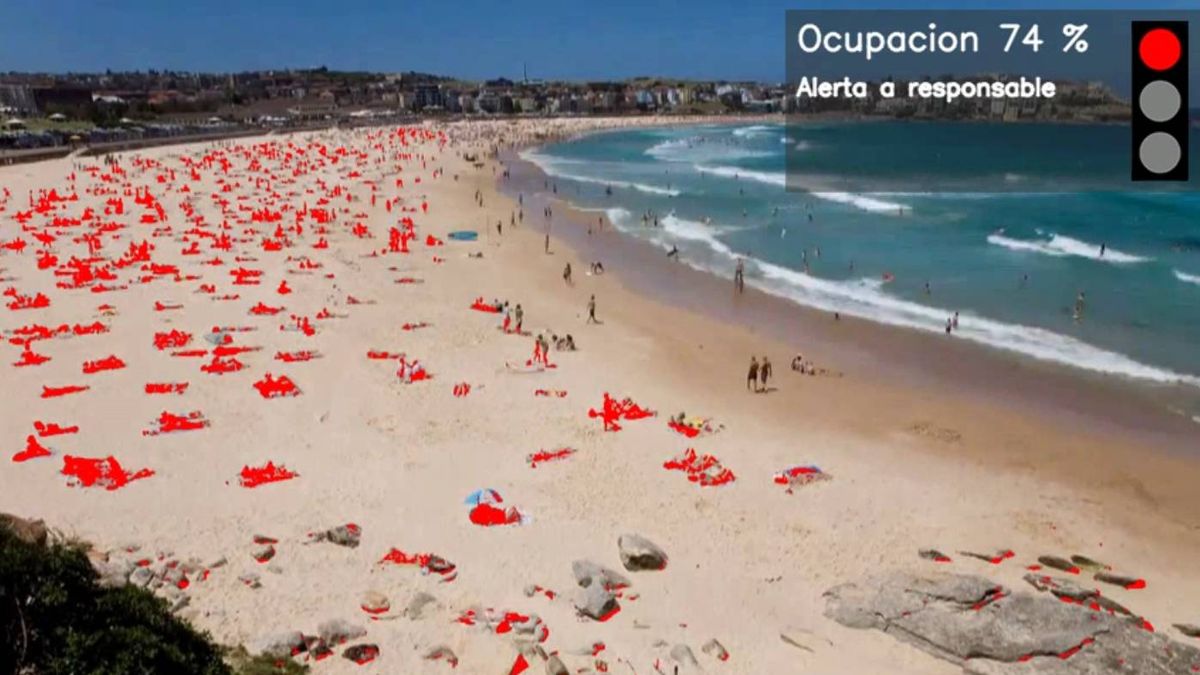 Ada Colau contrata a Telefónica para controlar el aforo de las playas de Barcelona