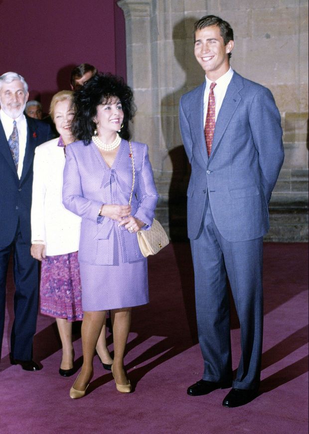 Con el Príncipe de Asturias, a punto de recoger el premio, en 1992. (Gtres)