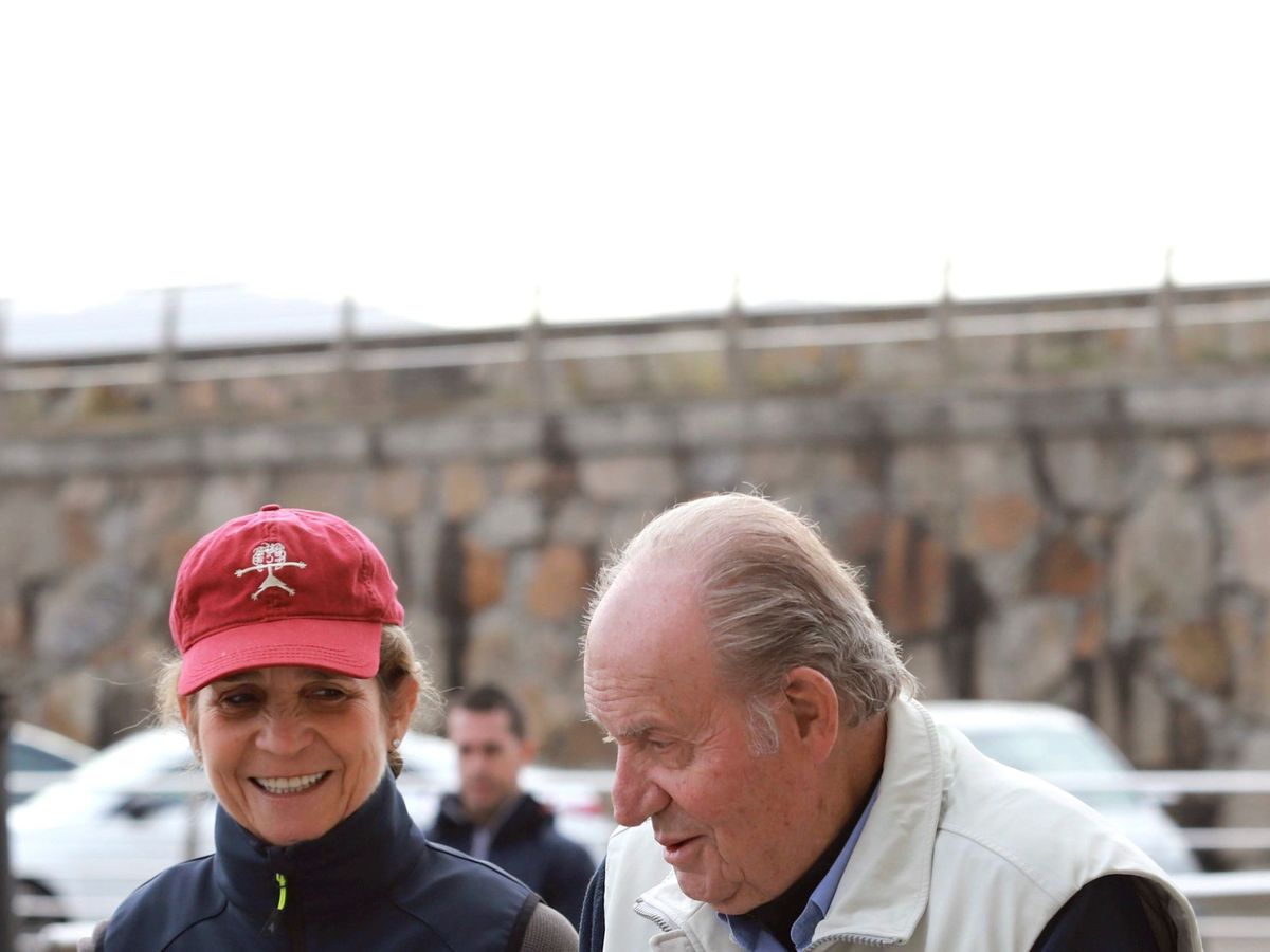 Foto: El rey Juan Carlos y la infanta Elena en Sanxenxo. (EFE)