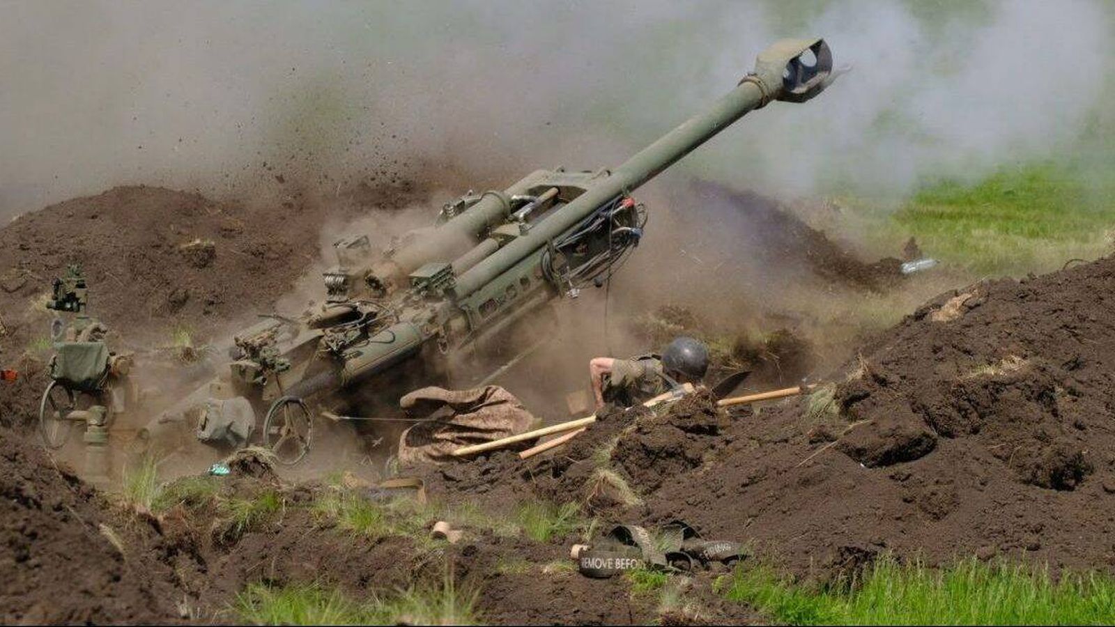 Artillería ucraniana en acción. Pieza de 155 mm M777. (Ucrainian Armed Forces)