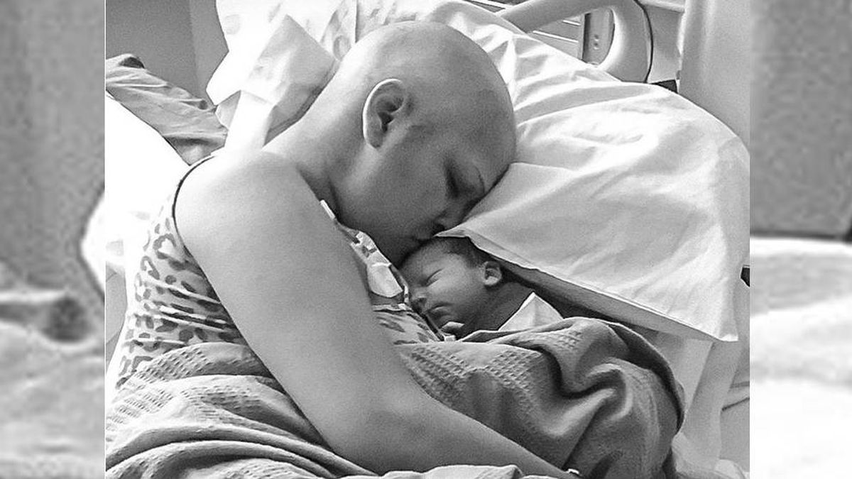 Recibe quimioterapia durante su embarazo por un cáncer y da a luz un bebé sano