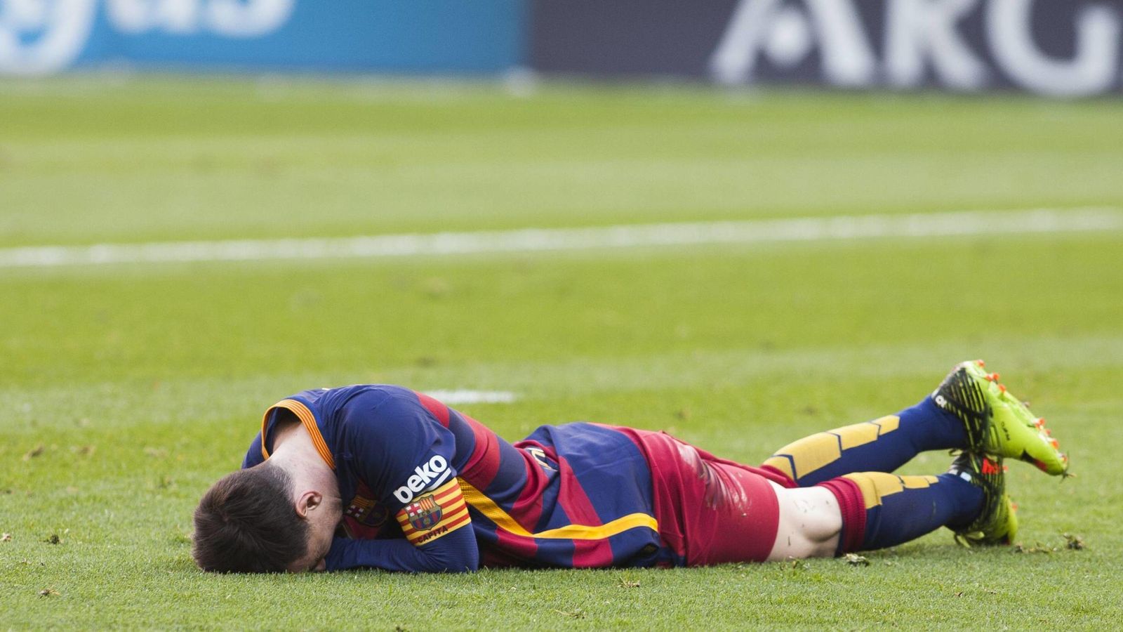 Foto: Messi no tuvo su mejor día en El Madrigal (Cordon Press).