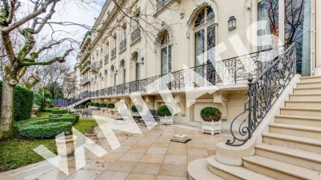 Fachada del palacete parisino de Mohamed VI. (Foto: Belles Demeures de France)