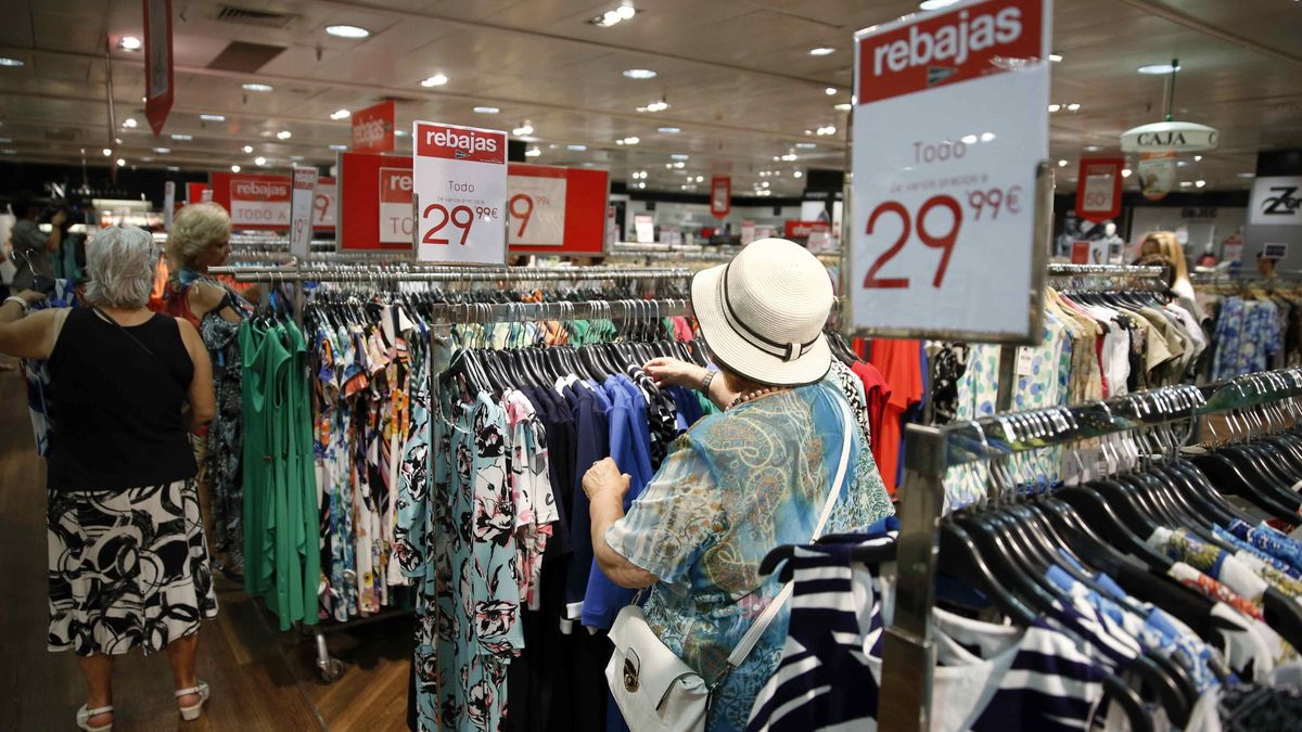 Volvemos a comprar: los visitantes a centros comerciales en España aumentan un 3,6% 