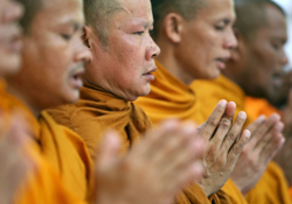 Foto: La firma que fabrica el iPhone contrata a monjes para acabar con su mala suerte
