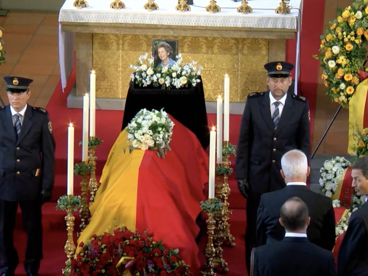 Foto: Imagen del funeral, retransmitido por la televisión pública. (Landeskanal.li)