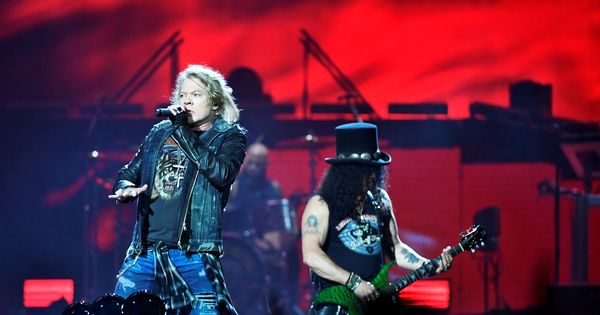 Foto: Axl Rose y Slash, durante un concierto de Guns N' Roses. (Reuters)